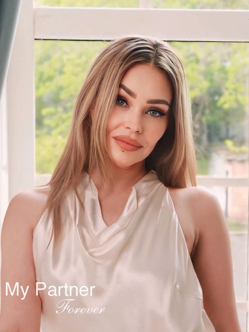 Dating with Charming Ukrainian Girl Anna from Kiev, Ukraine