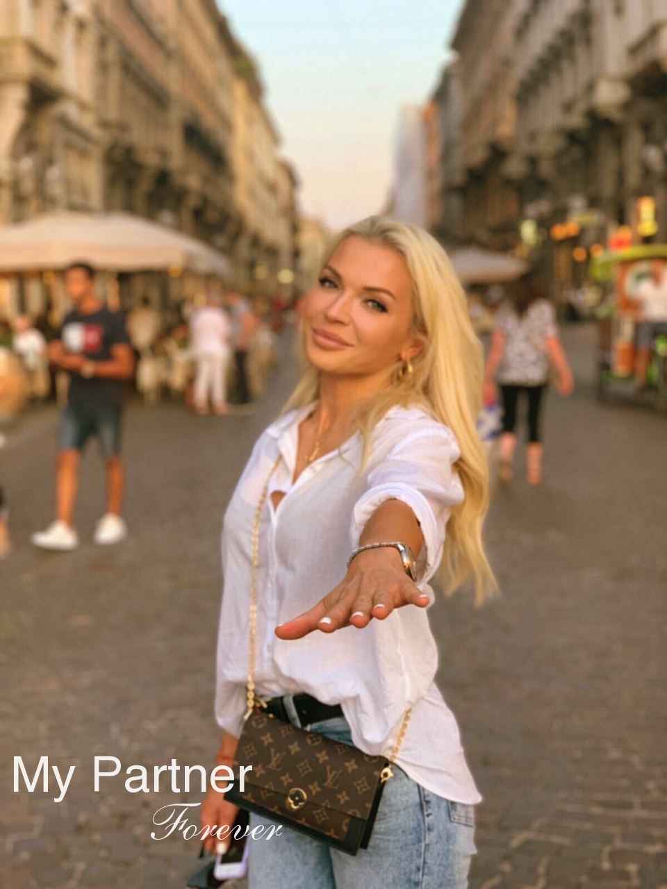Dating with Charming Ukrainian Lady Yuliya from Kiev, Ukraine