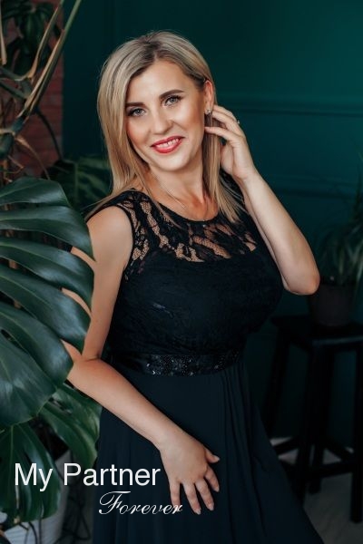 Dating with Charming Ukrainian Woman Viktoriya from Zaporozhye, Ukraine