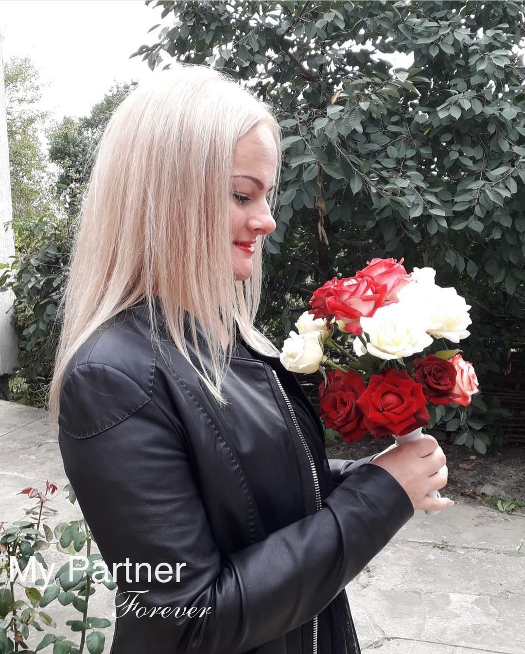 Dating with Gorgeous Ukrainian Girl Elena from Poltava, Ukraine