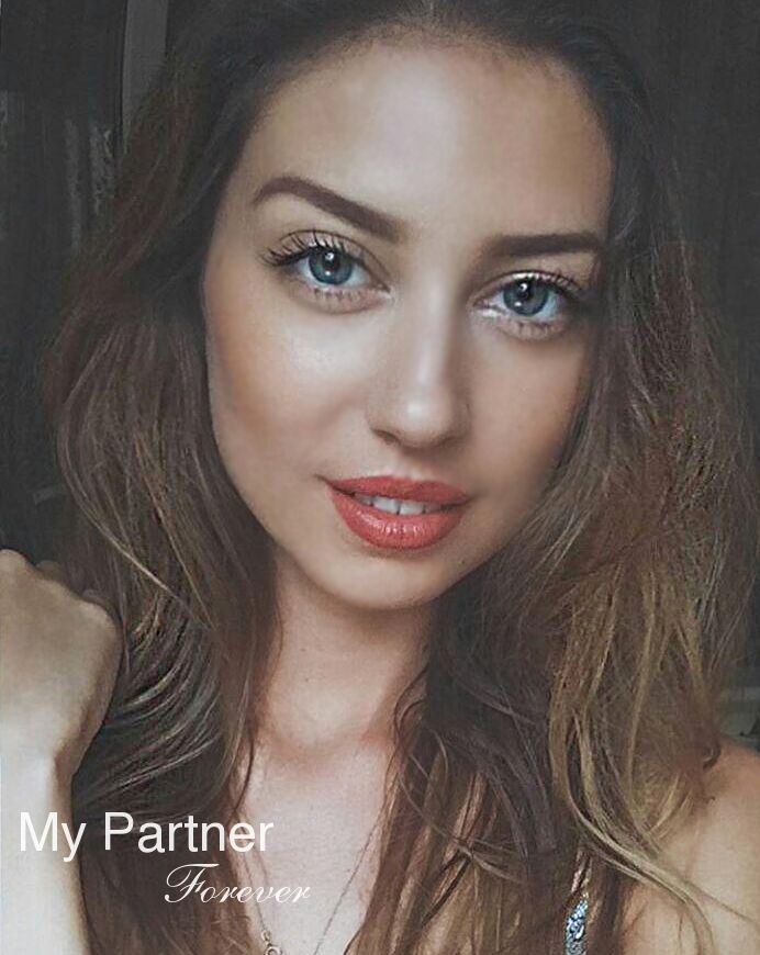 Dating with Gorgeous Ukrainian Lady Kseniya from Krivoj Rog, Ukraine