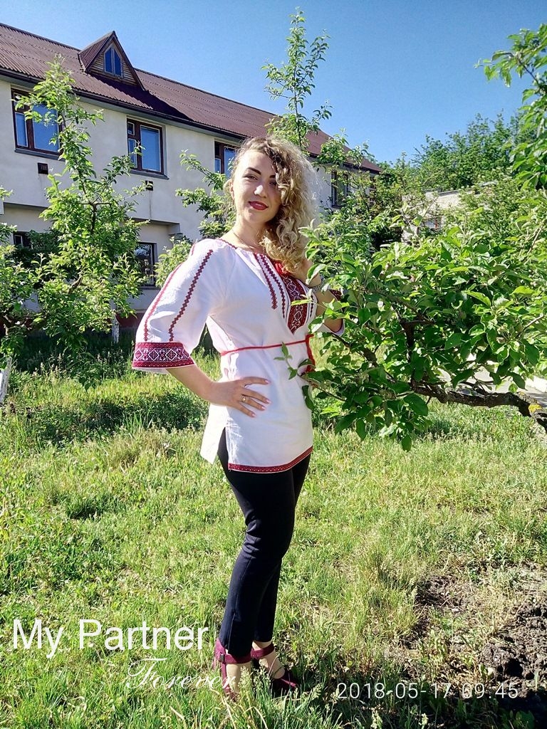 Dating with Sexy Ukrainian Girl Inna from Vinnitsa, Ukraine