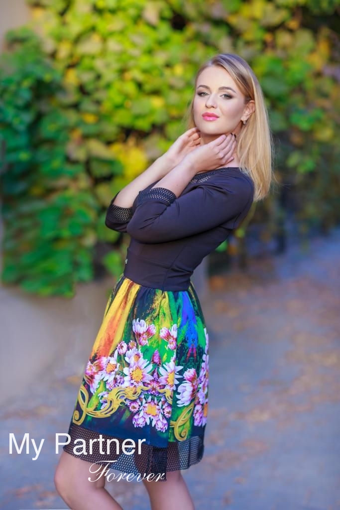 Dating with Sexy Ukrainian Lady Elizaveta from Zaporozhye, Ukraine