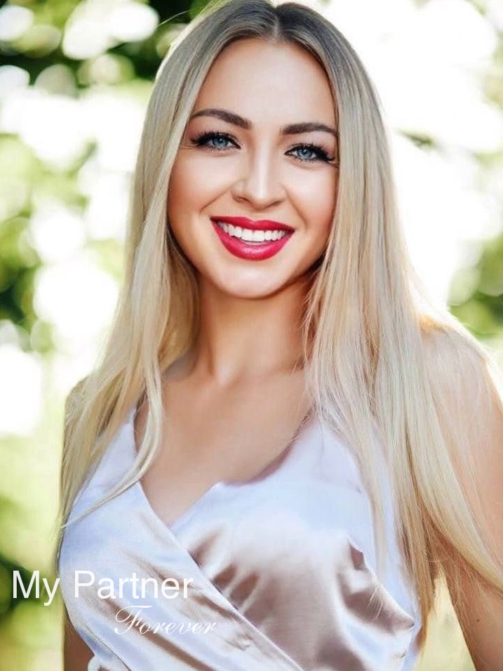 Dating with Single Ukrainian Girl Elena from Kiev, Ukraine