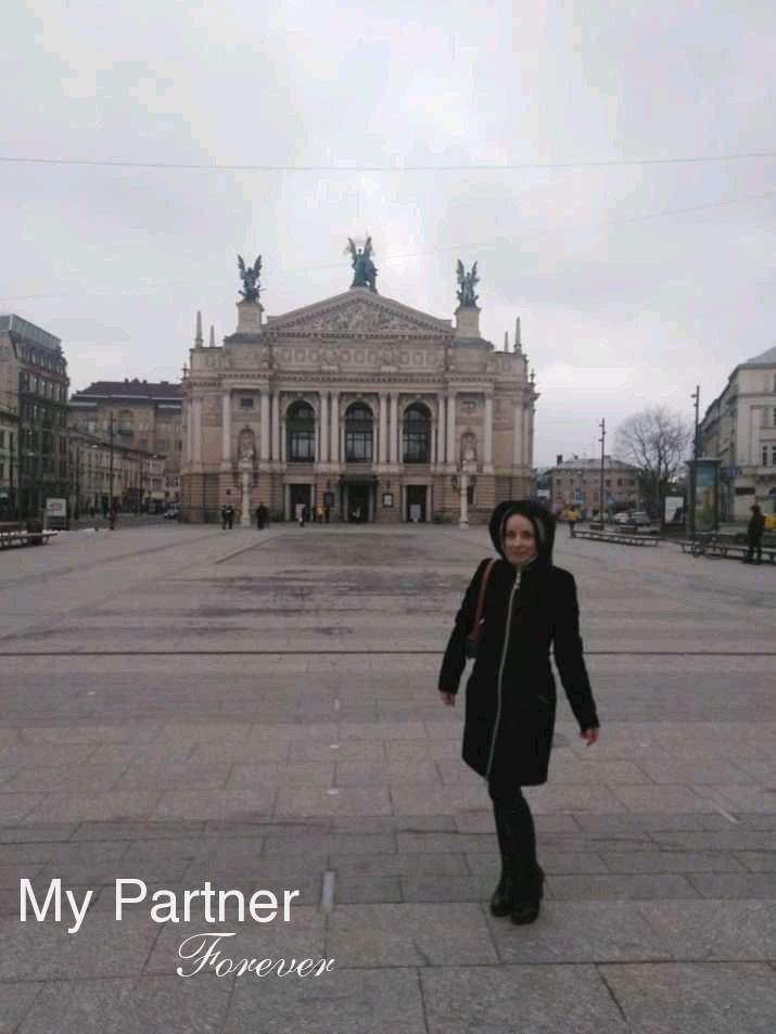 Dating with Single Ukrainian Girl Elena from Lutsk, Ukraine