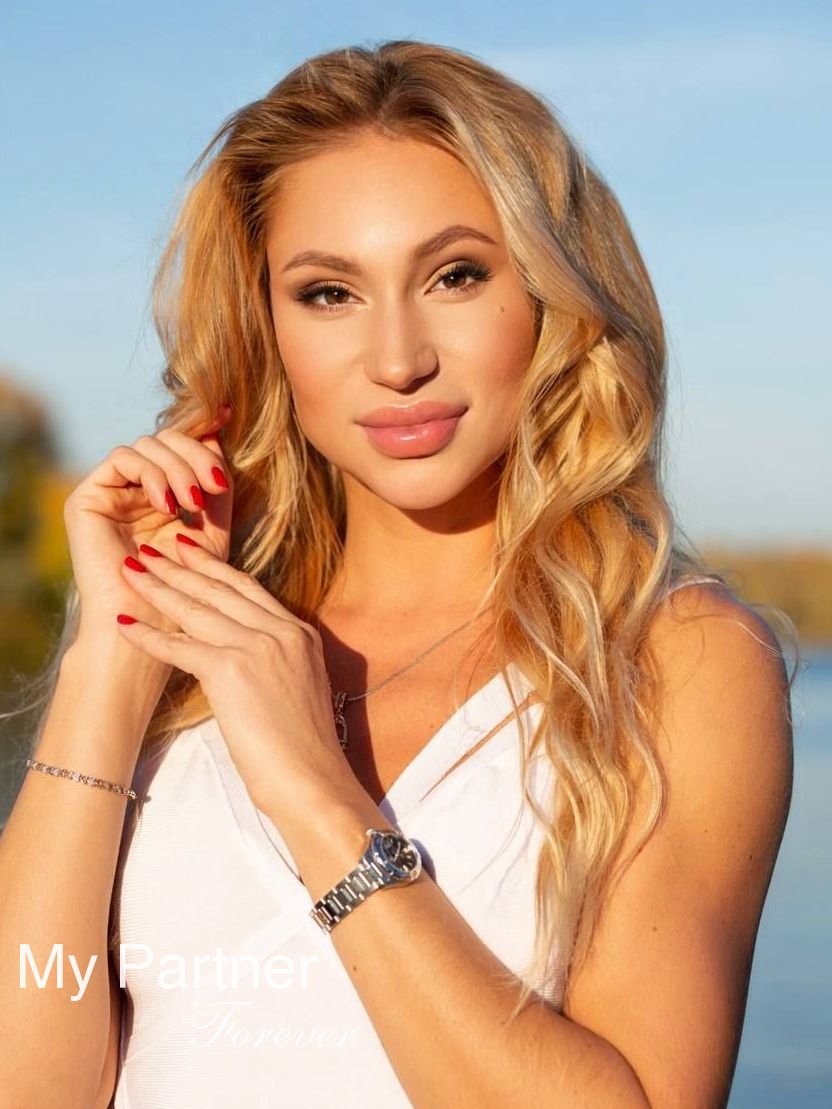 Dating with Stunning Ukrainian Girl Marina from Kharkov, Ukraine
