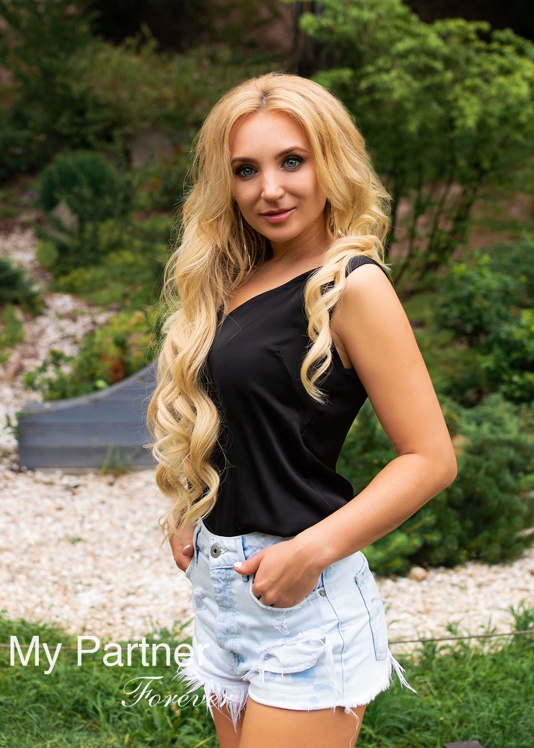 Dating with Stunning Ukrainian Girl Yuliya from Kiev, Ukraine