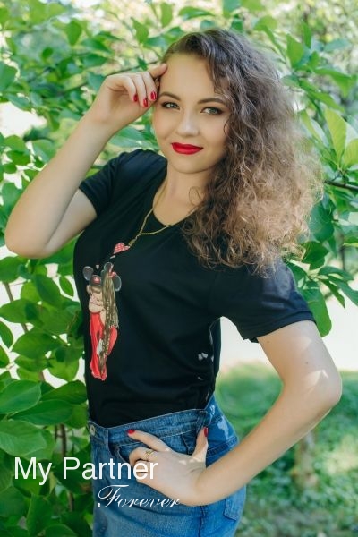 Dating with Stunning Ukrainian Woman Alina from Zaporozhye, Ukraine