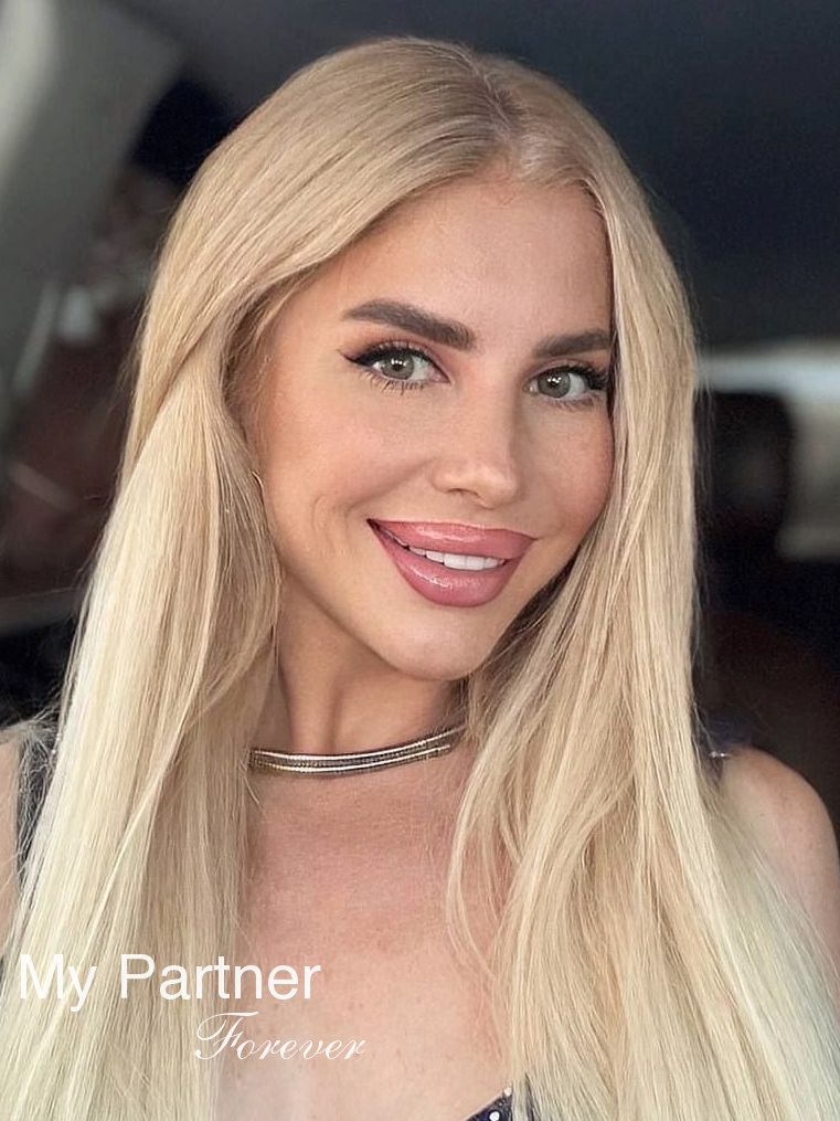 Dating with Stunning Ukrainian Woman Elena from Kirovograd, Ukraine