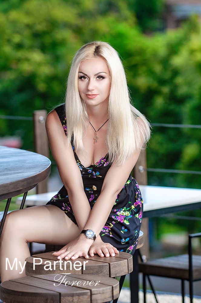 Dating with Stunning Ukrainian Woman Tatiyana from Poltava, Ukraine