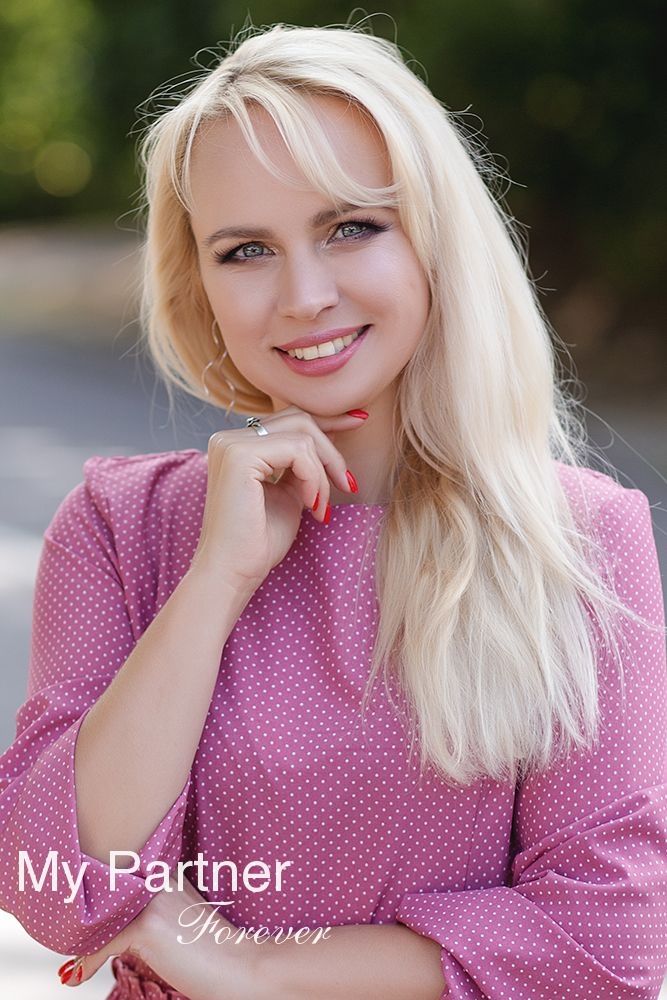 Dating with Stunning Ukrainian Woman Viktoriya from Poltava, Ukraine