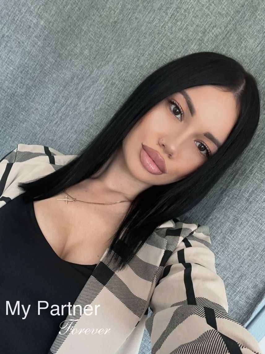 Datingsite to Meet Charming Ukrainian Girl Anastasiya from Kharkov, Ukraine