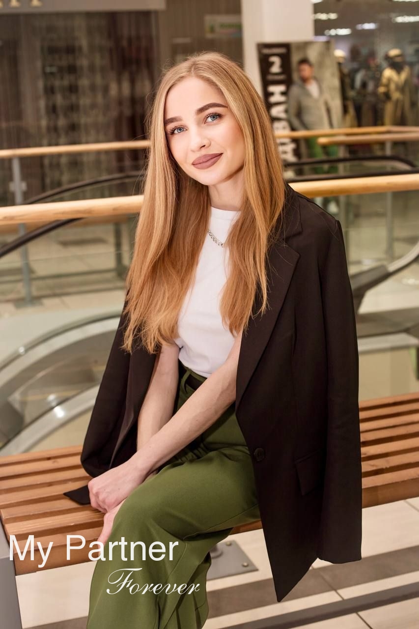 Datingsite to Meet Gorgeous Ukrainian Girl Lilya from Krivoj Rog, Ukraine