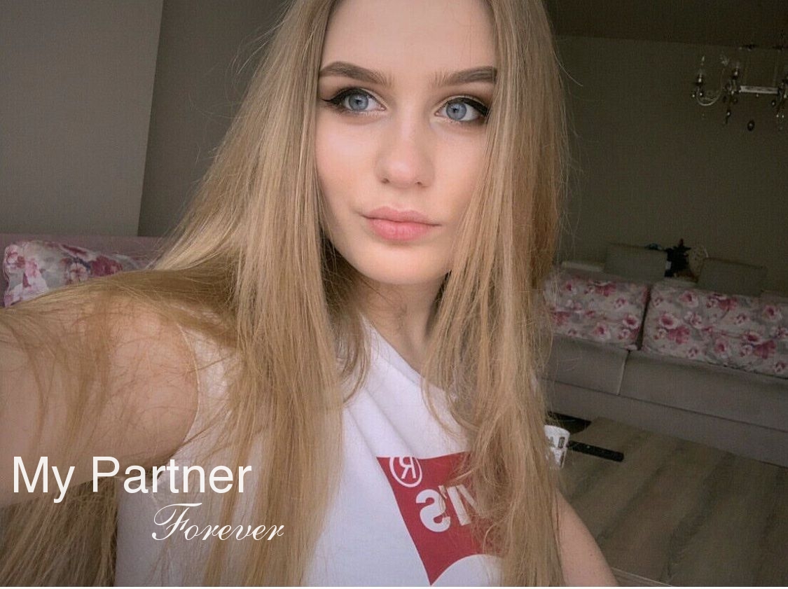 Datingsite to Meet Pretty Ukrainian Girl Ulyana from Kiev, Ukraine