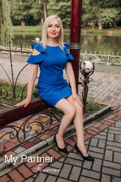 Datingsite to Meet Stunning Ukrainian Girl Larisa from Dniepropetrovsk, Ukraine