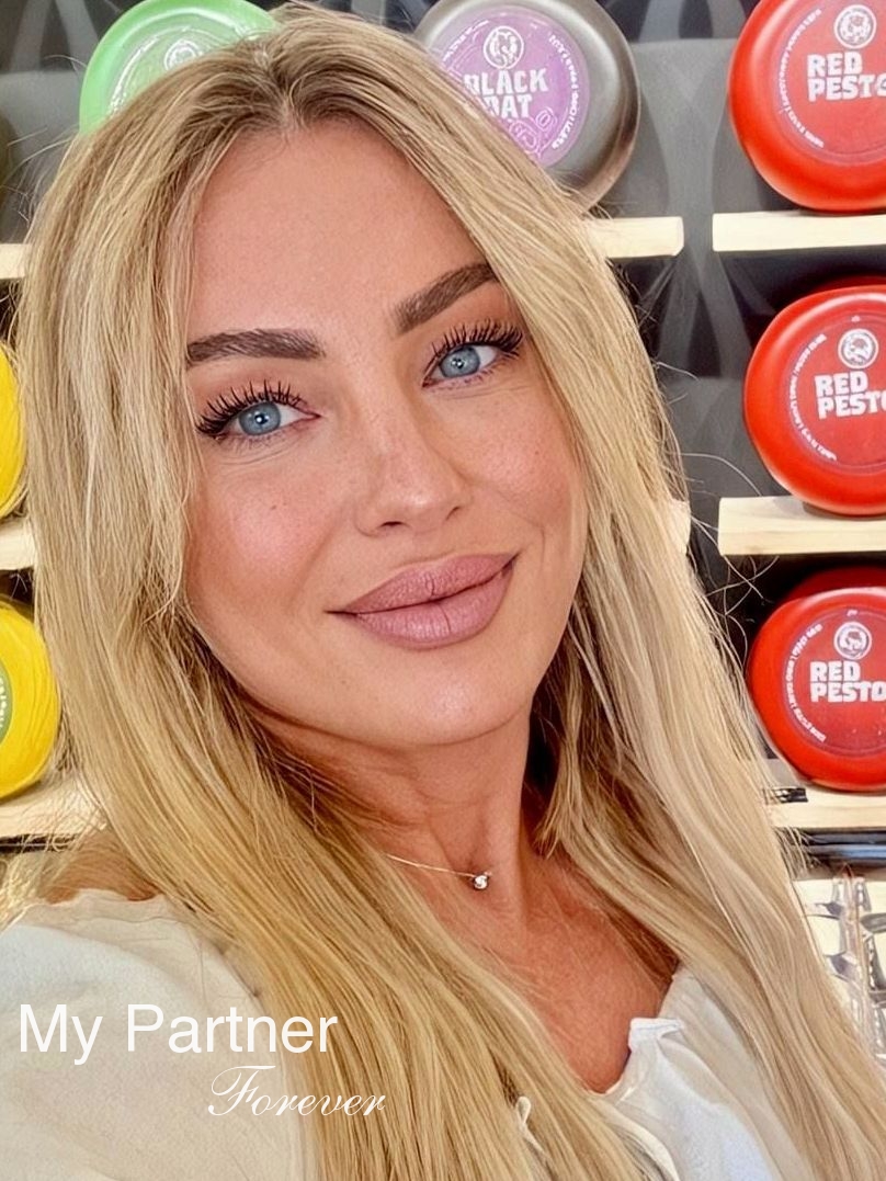 Meet Pretty Ukrainian Girl Elena from Odessa, Ukraine