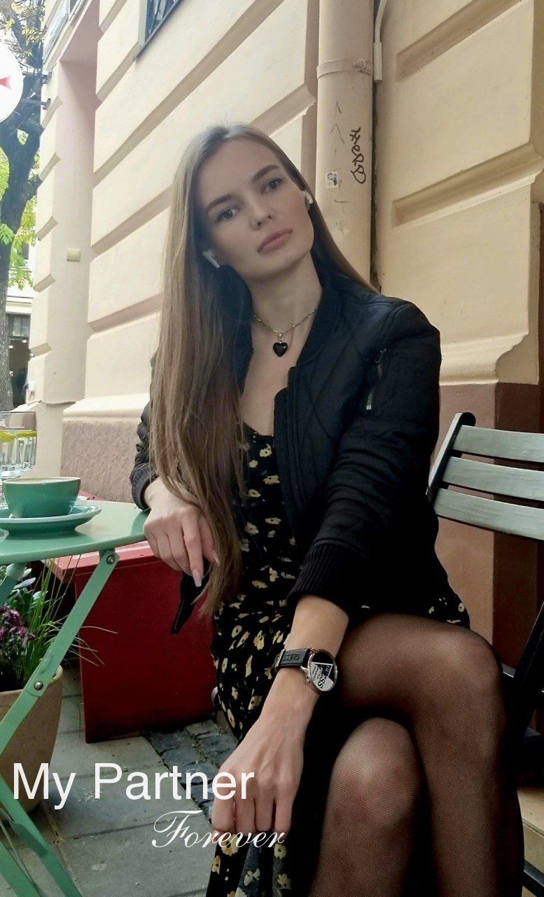 Meet Stunning Ukrainian Girl Yana from Lvov, Ukraine