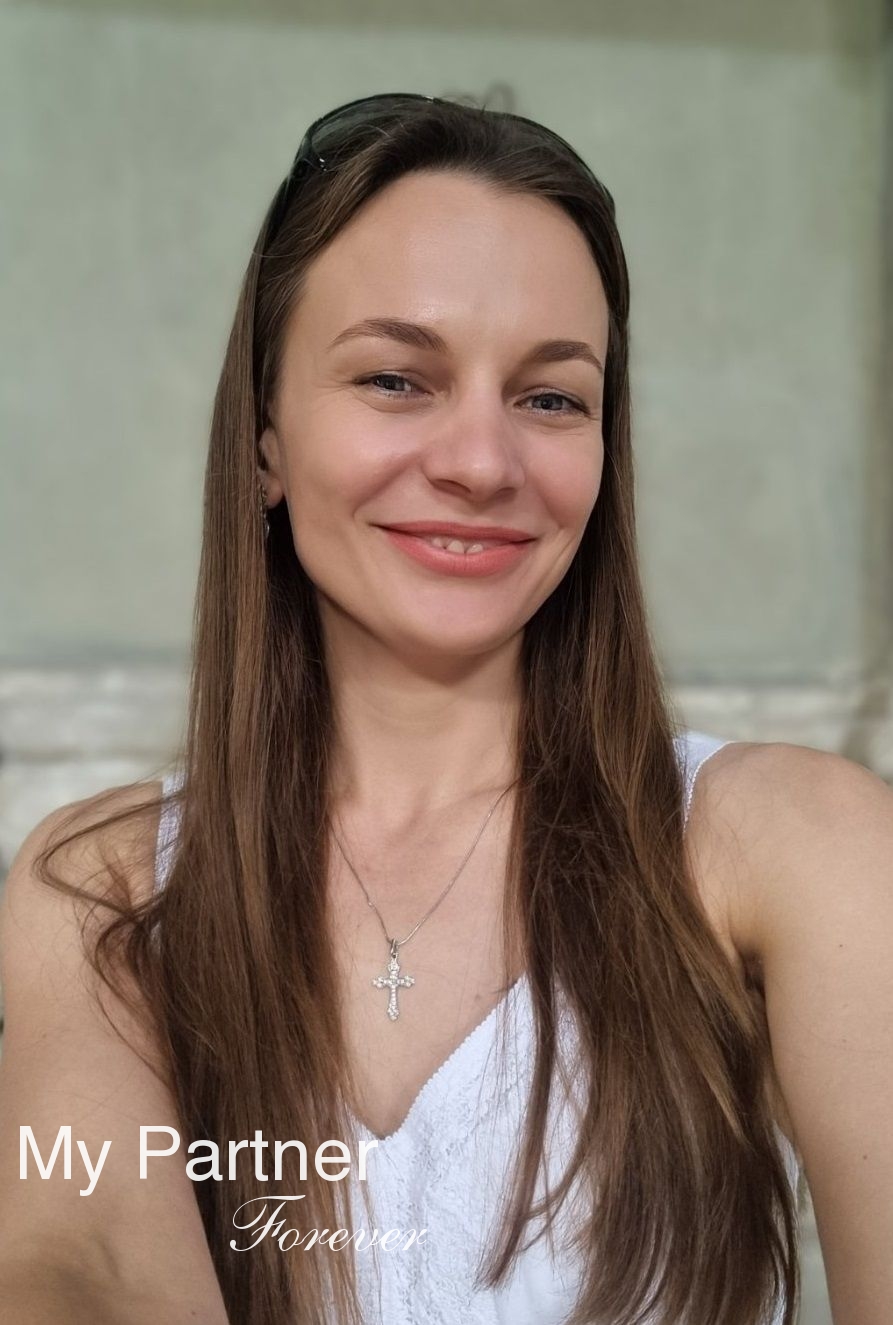 Online Dating with Beautiful Ukrainian Girl Oksana from Lvov, Ukraine