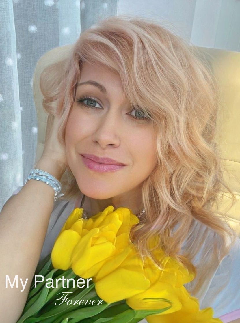 Online Dating with Charming Ukrainian Girl Kseniya from Kiev, Ukraine