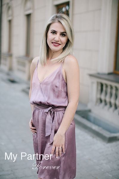 Online Dating with Charming Ukrainian Girl Svetlana from Zaporozhye, Ukraine