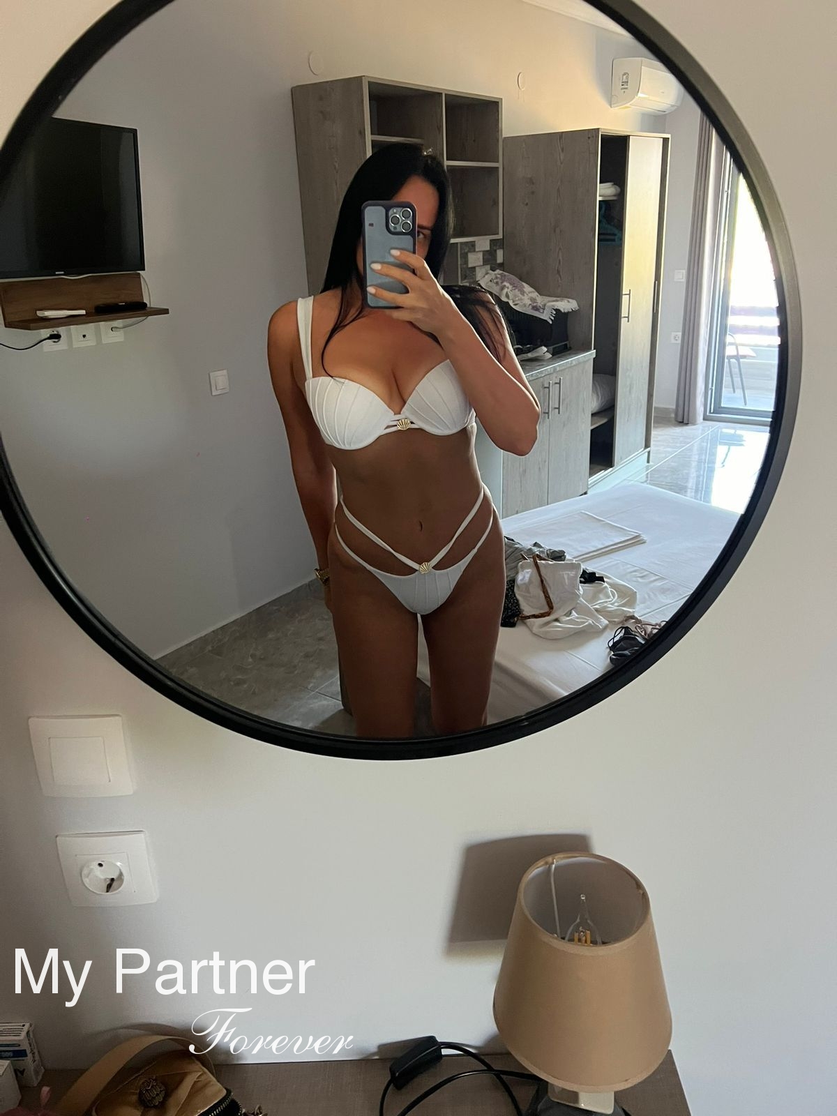 Online Dating with Charming Ukrainian Woman Anna from Kherson, Ukraine