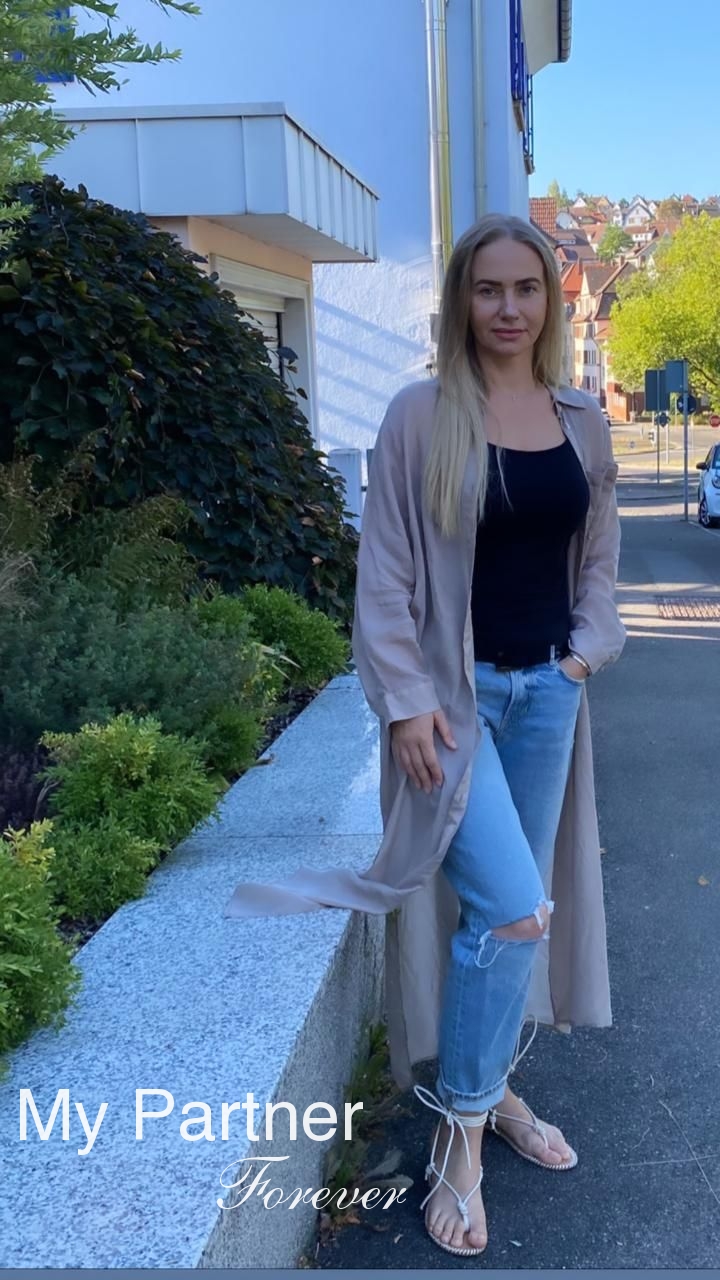 Online Dating with Charming Ukrainian Woman Varvara from Donetsk, Ukraine