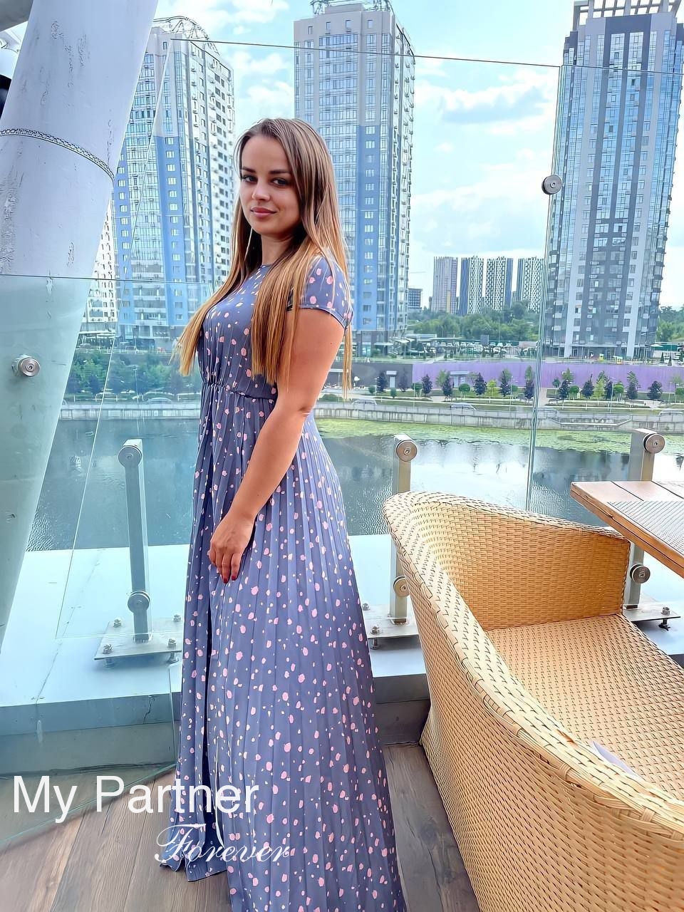 Online Dating with Gorgeous Ukrainian Woman Oksana from Kiev, Ukraine