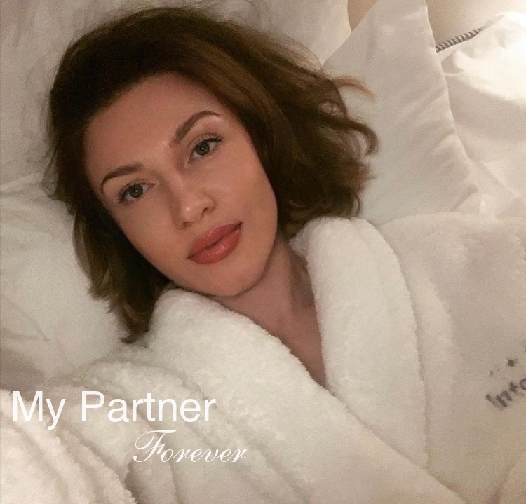 Online Dating with Pretty Ukrainian Woman Alyona from Kiev, Ukraine