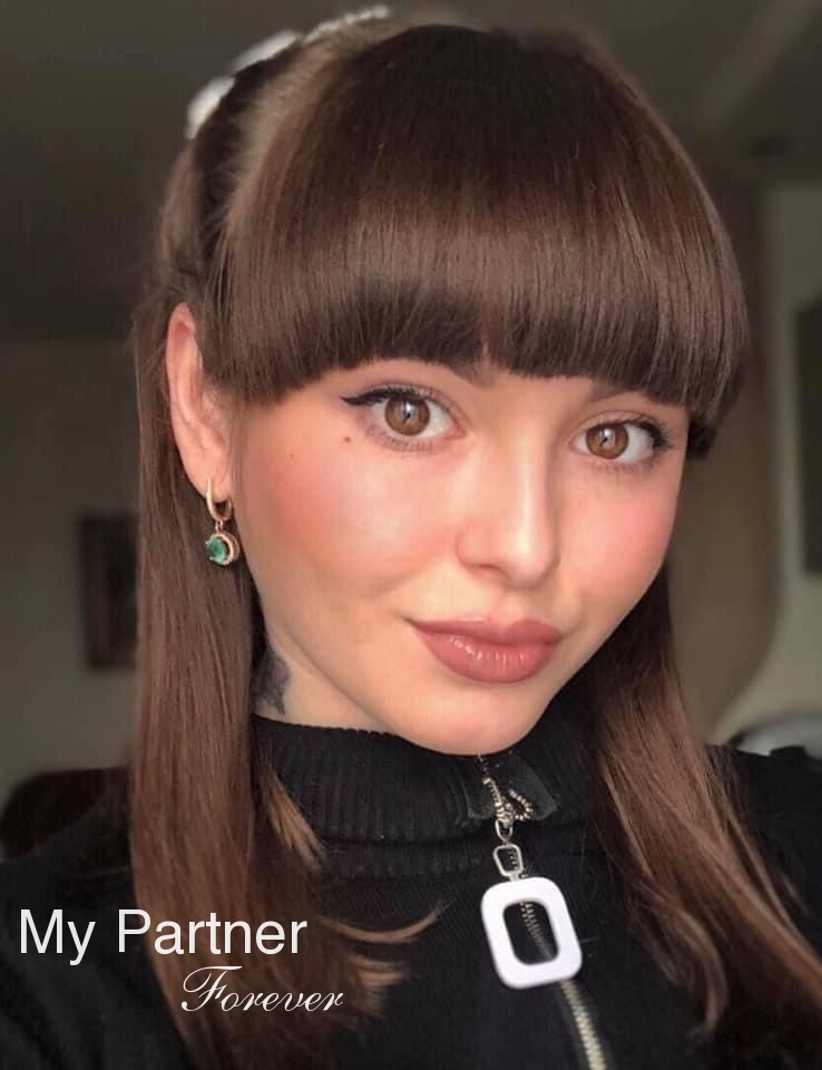 Online Dating with Pretty Ukrainian Woman Karina from Poltava, Ukraine