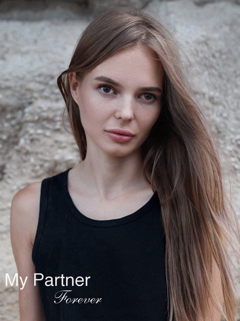 Online Dating with Sexy Ukrainian Girl Yana from Lvov, Ukraine