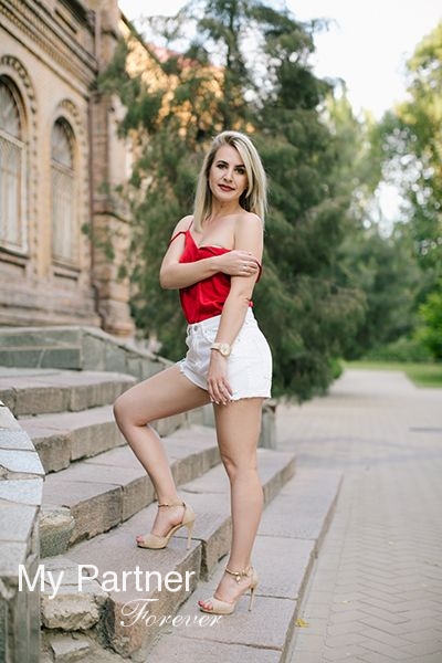 Online Dating with Single Ukrainian Girl Svetlana from Zaporozhye, Ukraine