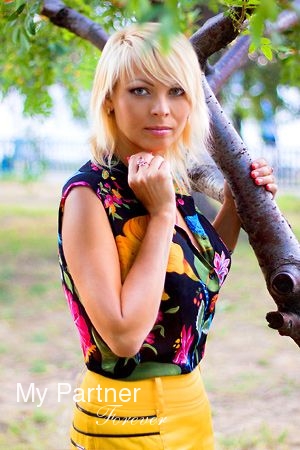 Online Dating with Single Ukrainian Woman Lyudmila from Zaporozhye, Ukraine