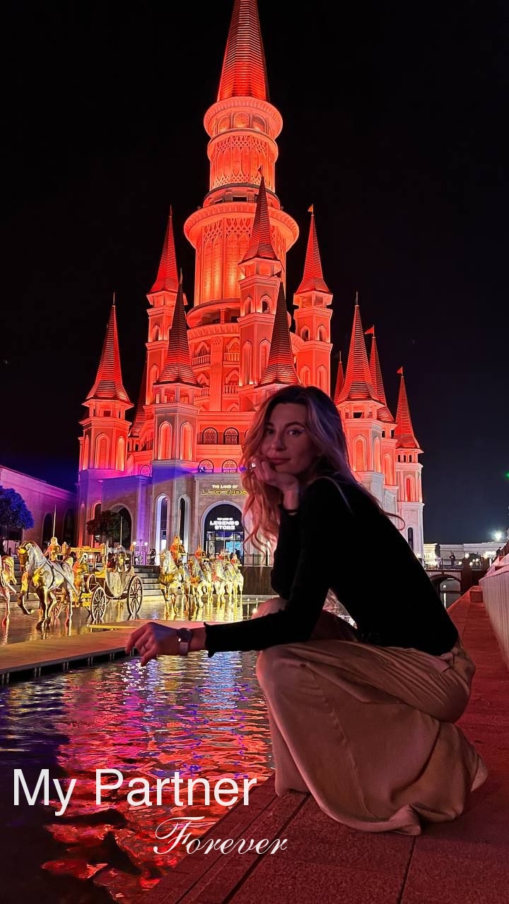 Online Dating with Stunning Ukrainian Girl Alena from Kharkov, Ukraine