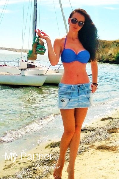 Online Dating with Stunning Ukrainian Girl Alina from Sumy, Ukraine