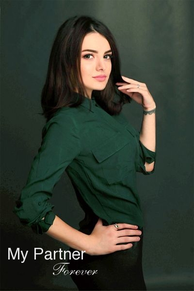 Online Dating with Stunning Ukrainian Girl Anna from Sumy, Ukraine