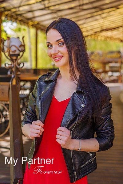 Online Dating with Stunning Ukrainian Girl Nataliya from Zaporozhye, Ukraine