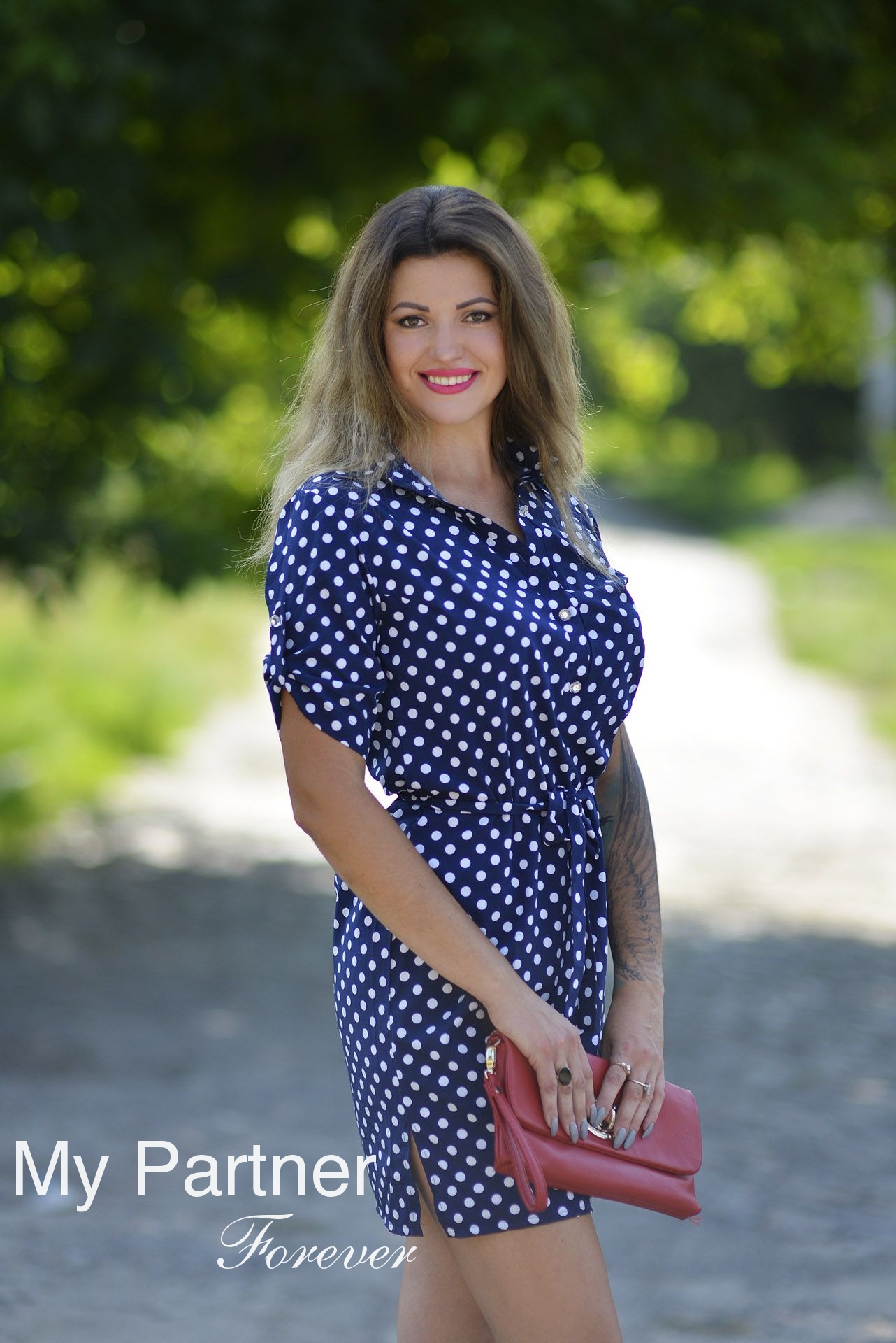 Online Dating with Stunning Ukrainian Woman Elvira from Kharkov, Ukraine