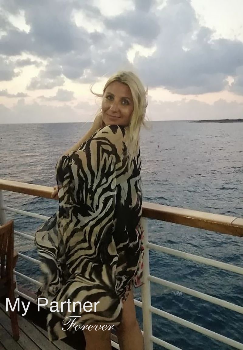 Sexy Russian Bride Yuliya from Almaty, Kazakhstan