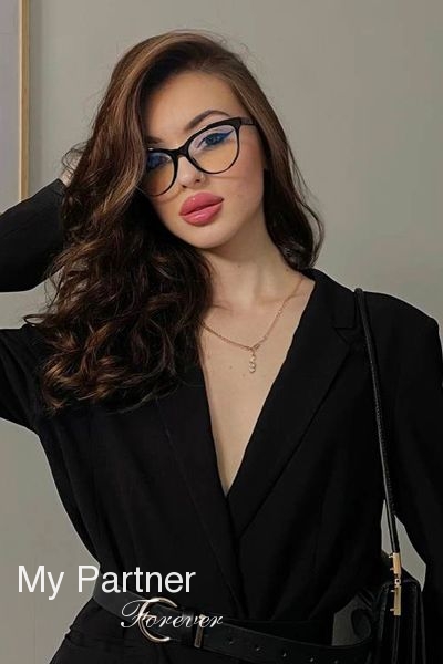 Ukrainian Girl Seeking Men - Alina from Nikolaev, Ukraine